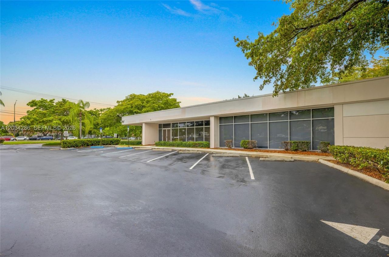 8200 N University Dr , Tamarac, FL 33321 Photo
