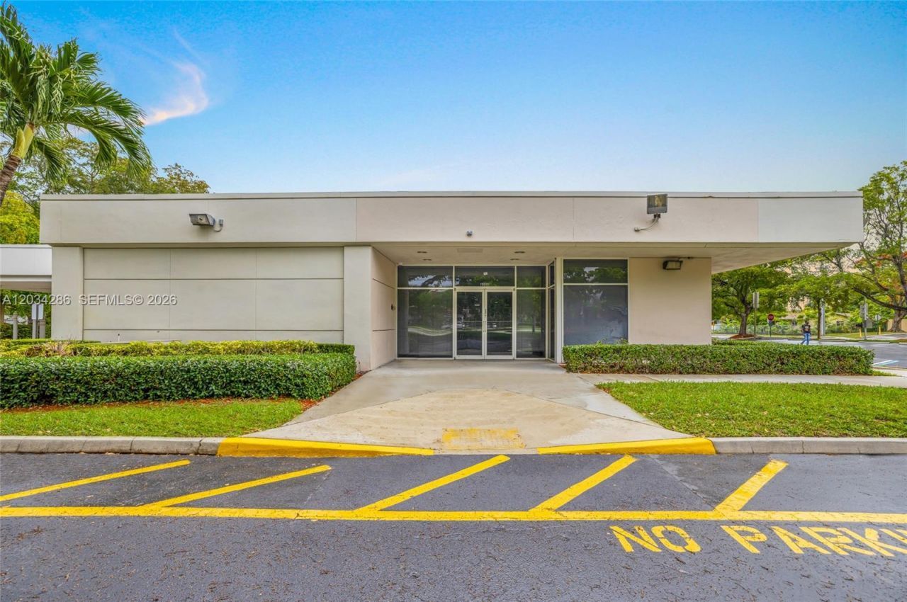 8200 N University Dr , Tamarac, FL 33321 Photo