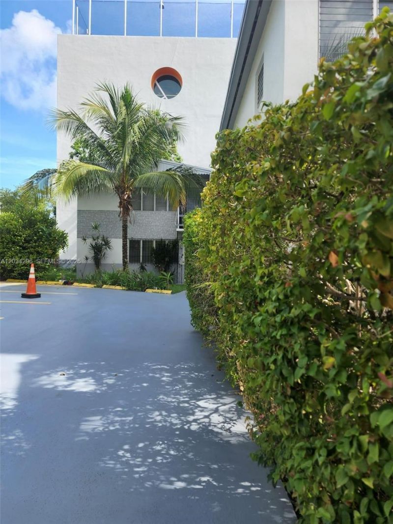364 SW 11th St , Miami, FL 33130 Photo