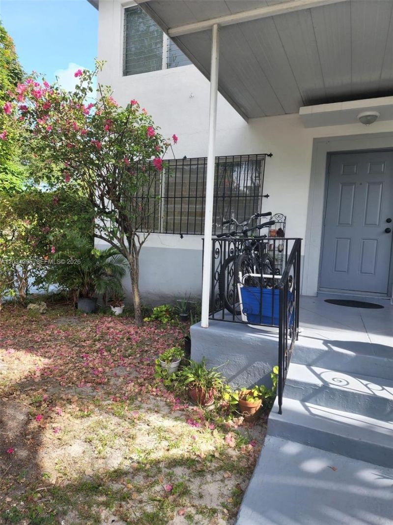 364 SW 11th St , Miami, FL 33130 Photo