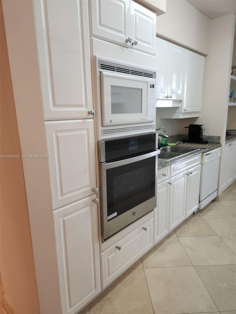 4779 Collins Ave , Unit 1804, Miami Beach, FL 33140 Photo