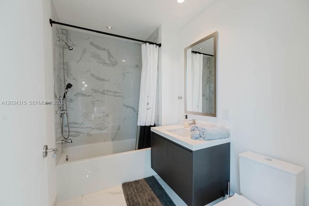 851 NE 1st Ave, Unit 2403, Miami, FL 33132 Photo