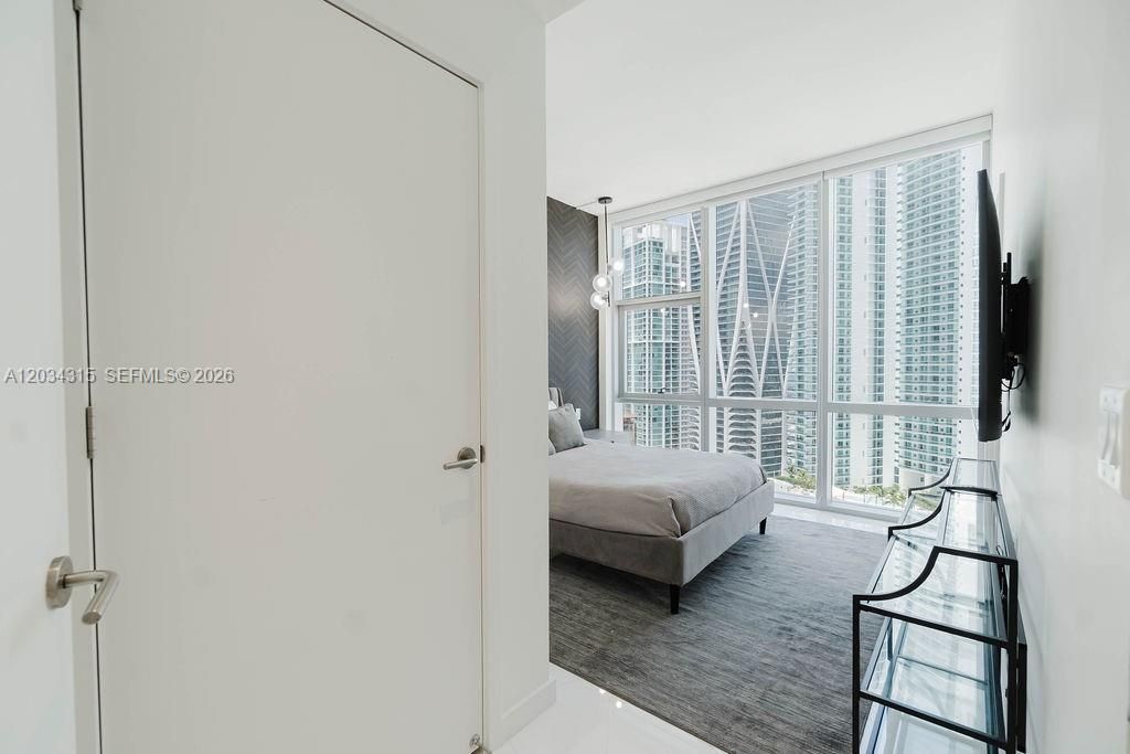 851 NE 1st Ave, Unit 2403, Miami, FL 33132 Photo
