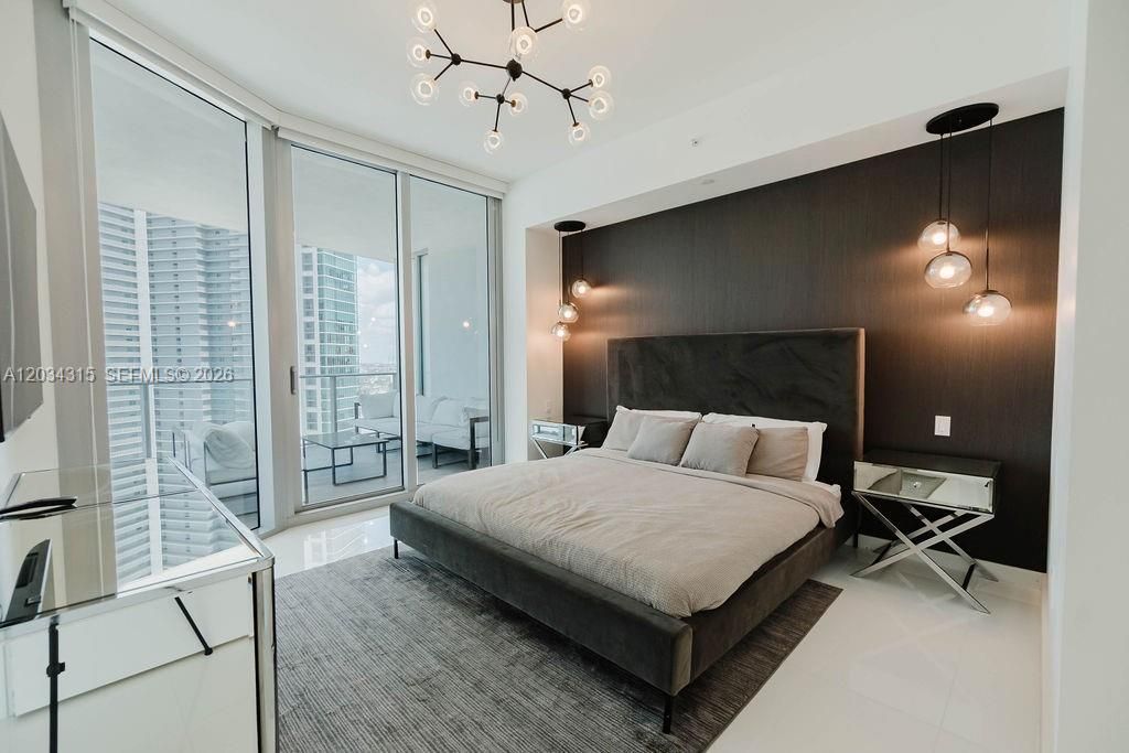 851 NE 1st Ave, Unit 2403, Miami, FL 33132 Photo