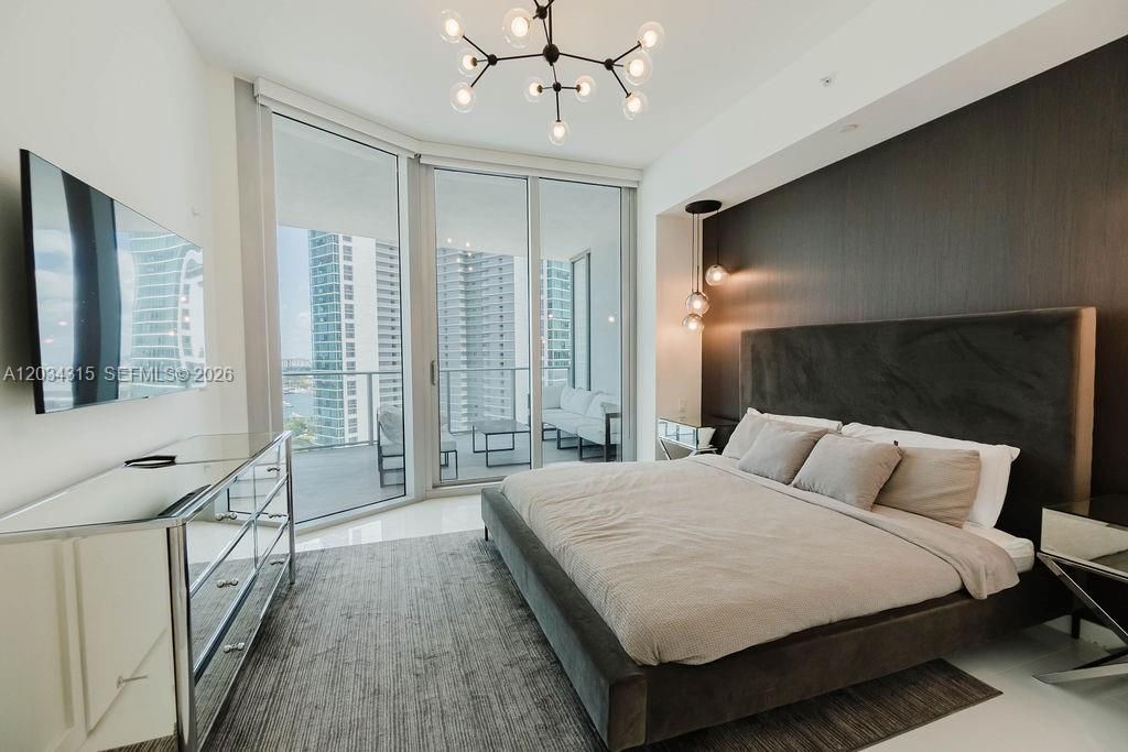 851 NE 1st Ave, Unit 2403, Miami, FL 33132 Photo