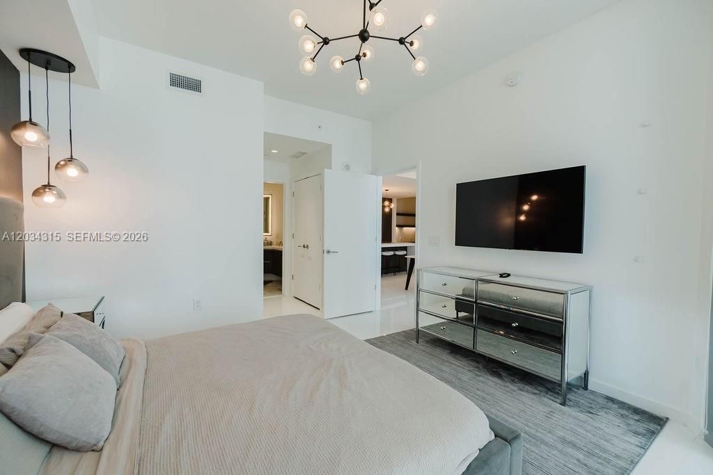 851 NE 1st Ave, Unit 2403, Miami, FL 33132 Photo
