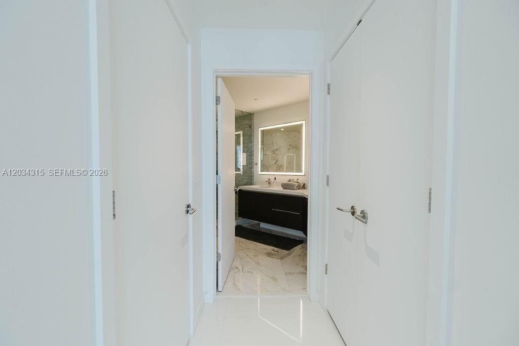 851 NE 1st Ave, Unit 2403, Miami, FL 33132 Photo