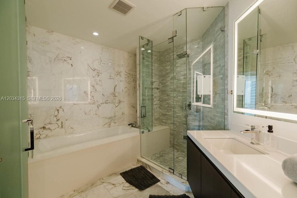 851 NE 1st Ave, Unit 2403, Miami, FL 33132 Photo