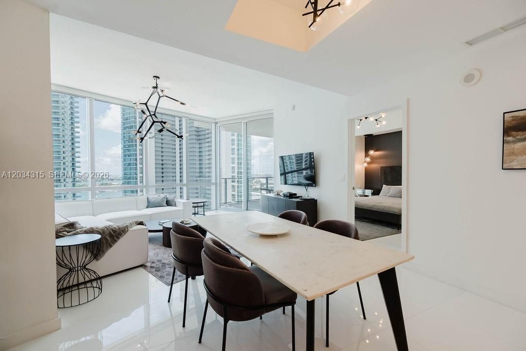 851 NE 1st Ave, Unit 2403, Miami, FL 33132 Photo