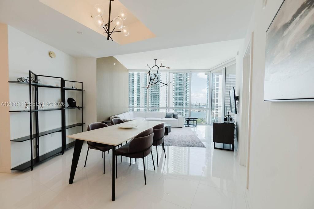 851 NE 1st Ave, Unit 2403, Miami, FL 33132 Photo