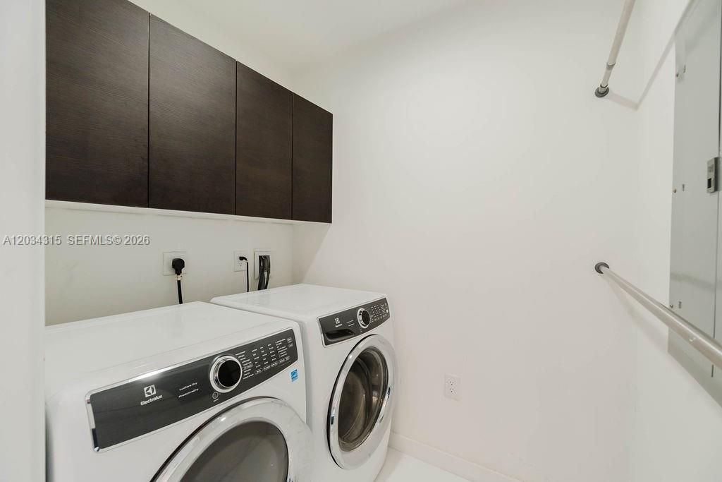 851 NE 1st Ave, Unit 2403, Miami, FL 33132 Photo