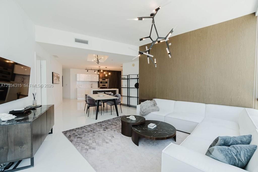 851 NE 1st Ave, Unit 2403, Miami, FL 33132 Photo