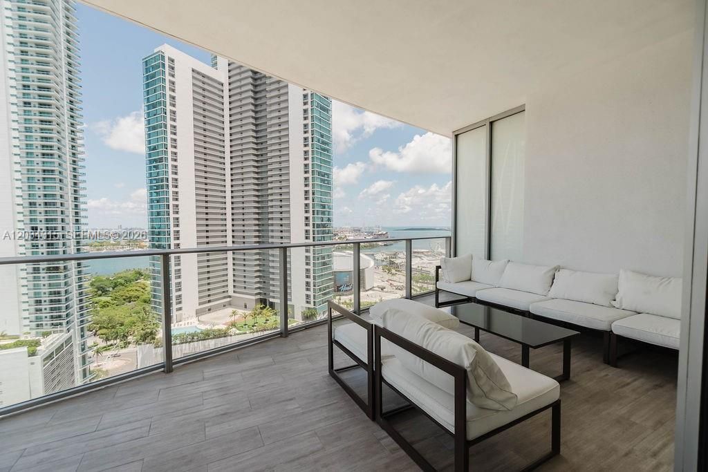 851 NE 1st Ave, Unit 2403, Miami, FL 33132 Photo