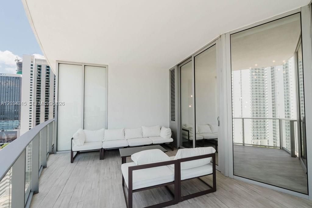 851 NE 1st Ave, Unit 2403, Miami, FL 33132 Photo