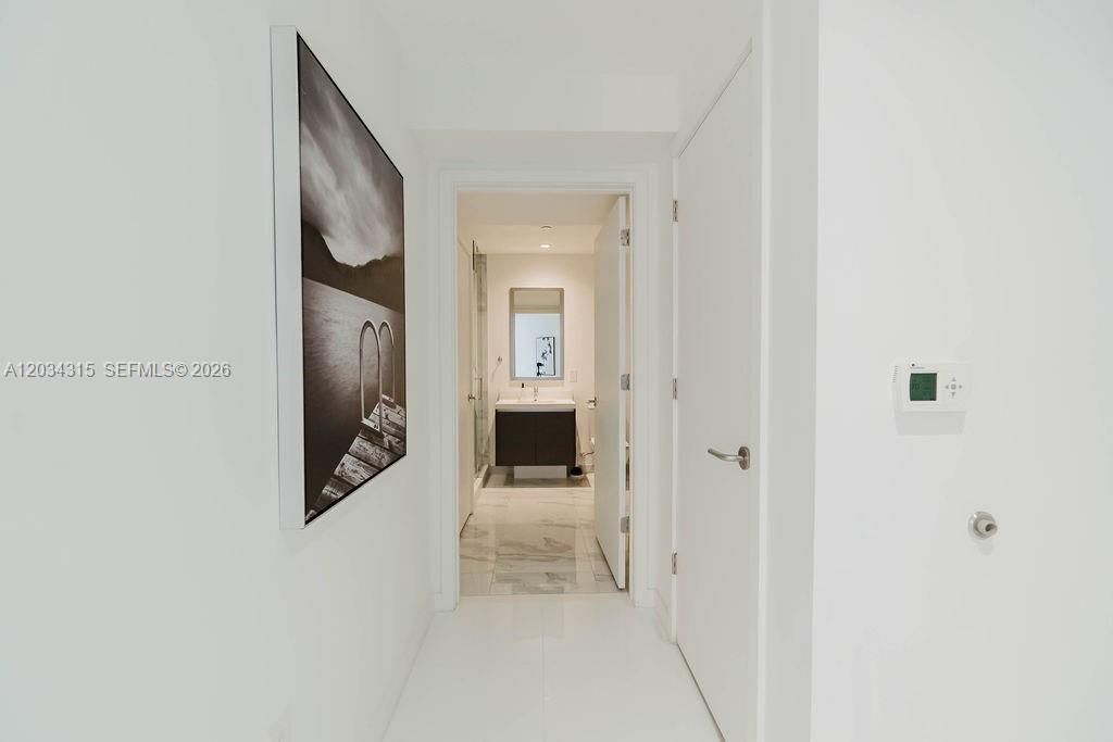 851 NE 1st Ave, Unit 2403, Miami, FL 33132 Photo