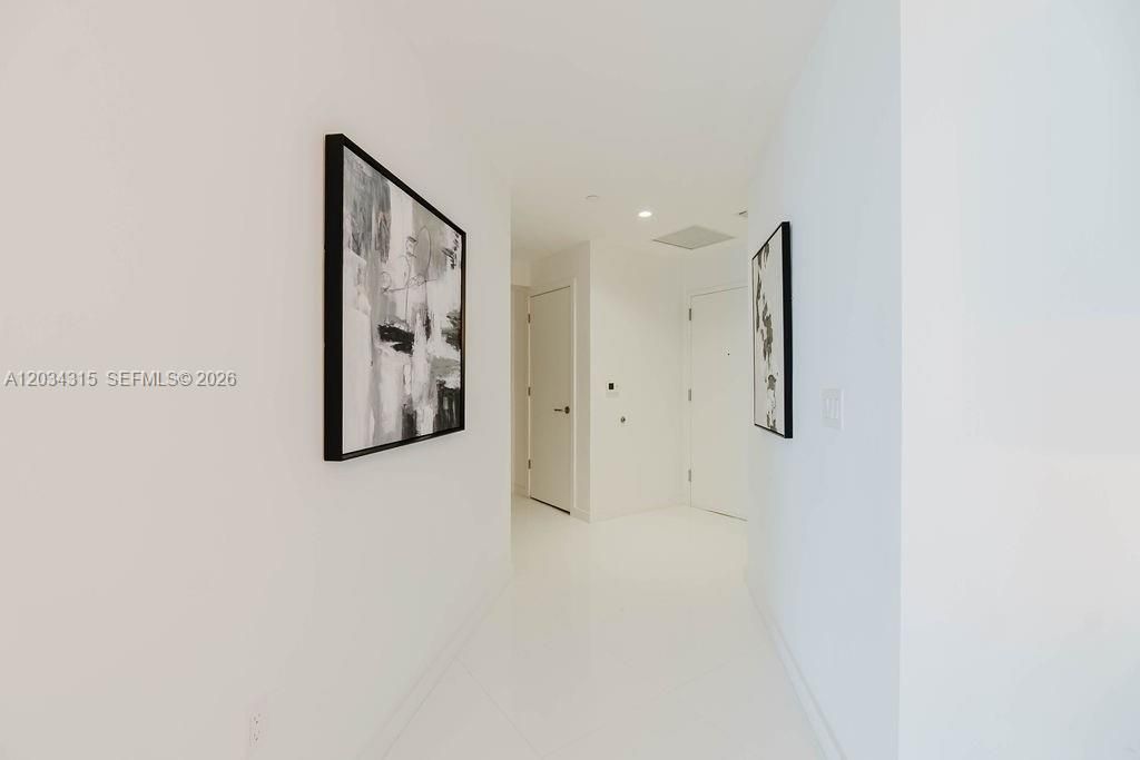 851 NE 1st Ave, Unit 2403, Miami, FL 33132 Photo