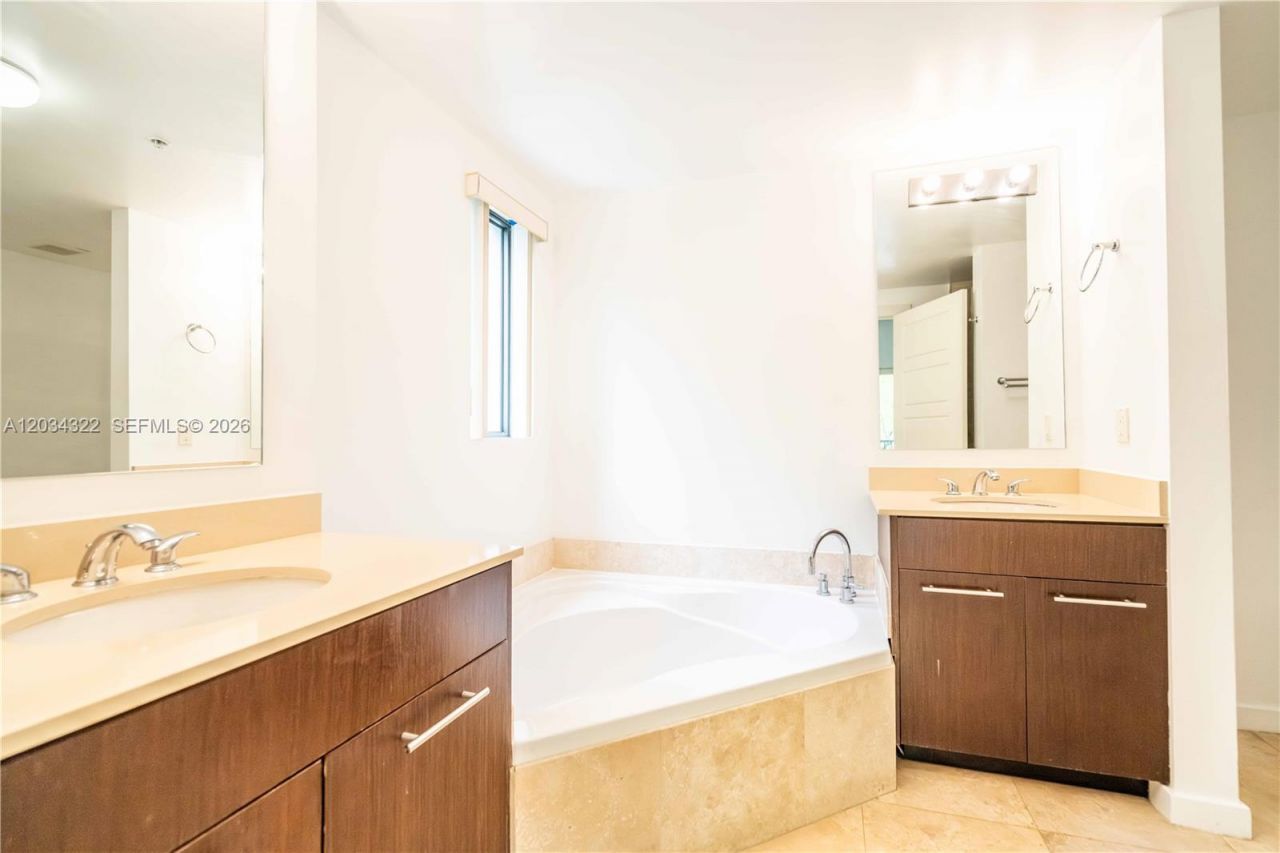 300 Majorca Ave , Unit 202, Coral Gables, FL 33134 Photo