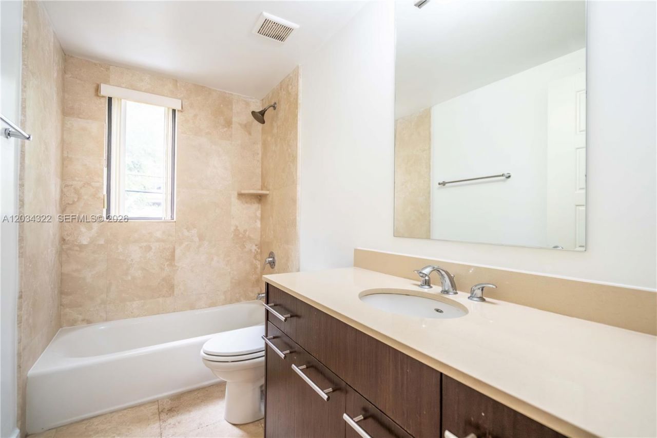 300 Majorca Ave , Unit 202, Coral Gables, FL 33134 Photo