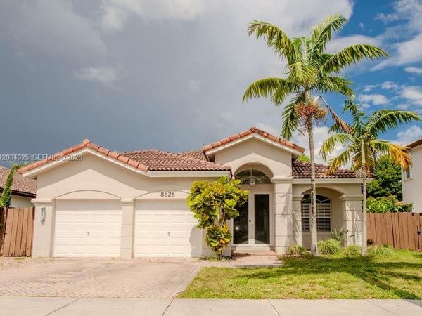 8526 NW 110th Pl , Doral, FL 33178