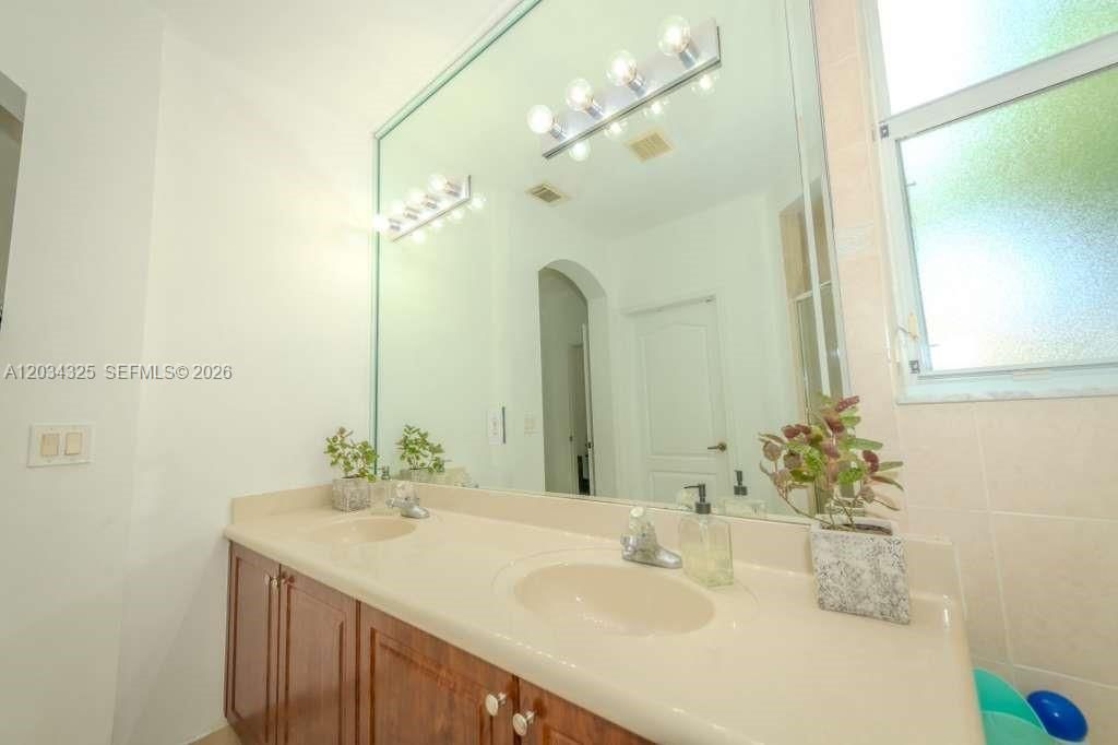 8526 NW 110th Pl , Doral, FL 33178 Photo