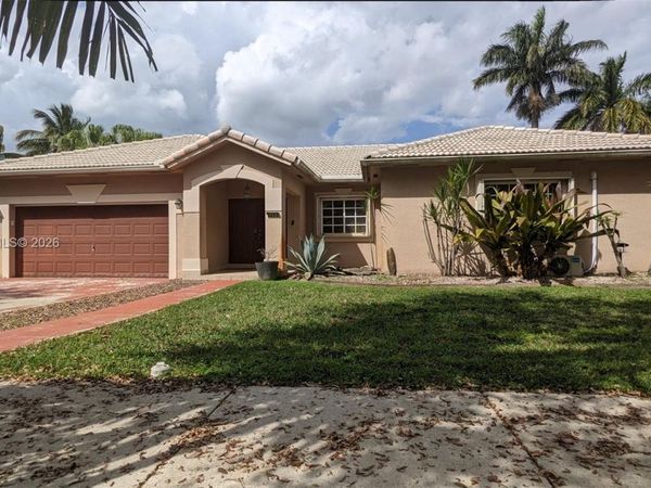 8929 NW 165th Ter , Miami Lakes, FL 33018