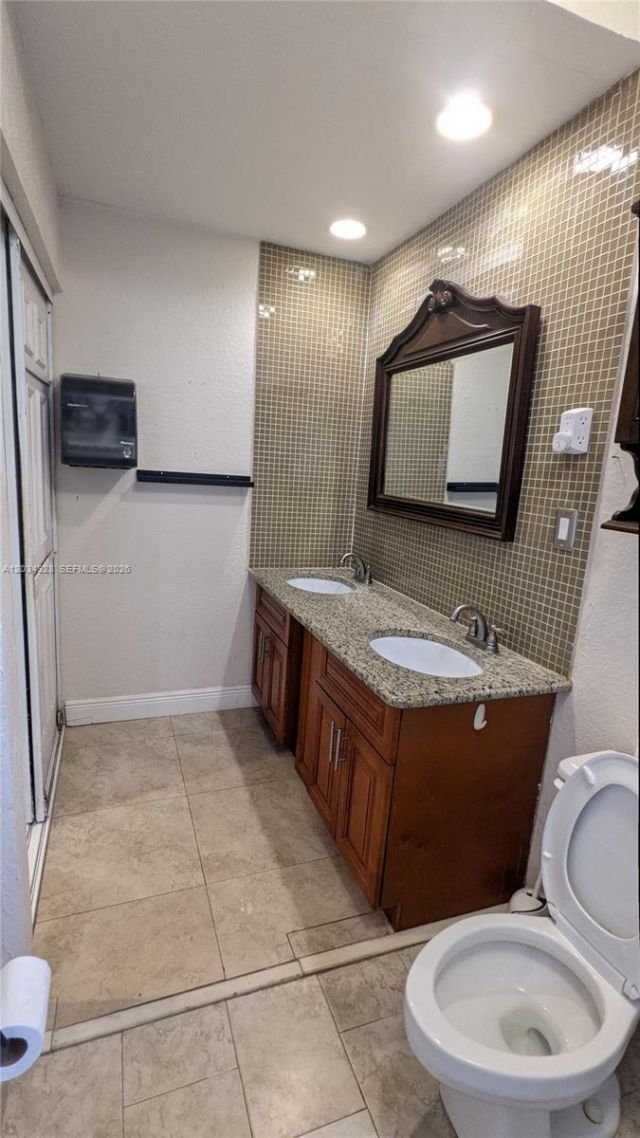 8929 NW 165th Ter , Miami Lakes, FL 33018 Photo
