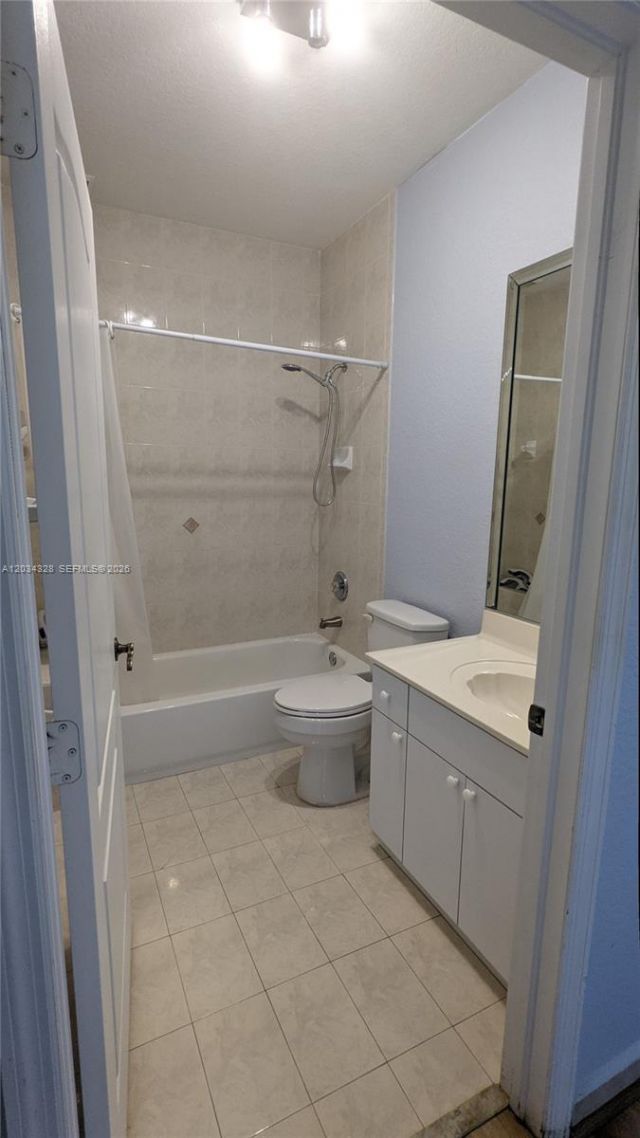 8929 NW 165th Ter , Miami Lakes, FL 33018 Photo