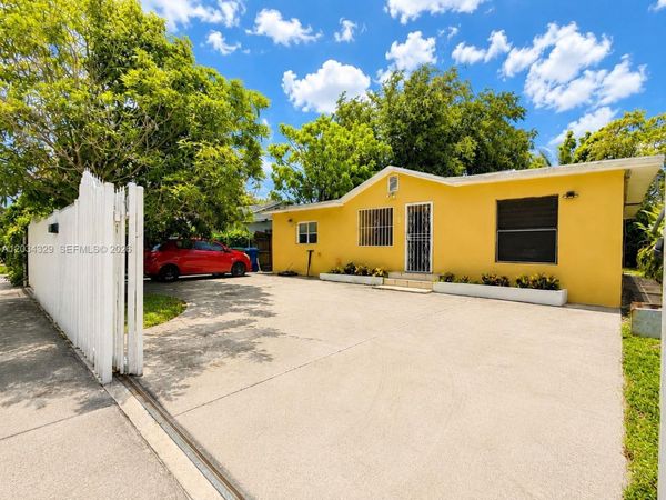 2160 NW 98th St , Miami, FL 33147