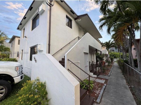550 SW 10th St , Unit 6, Miami, FL 33130