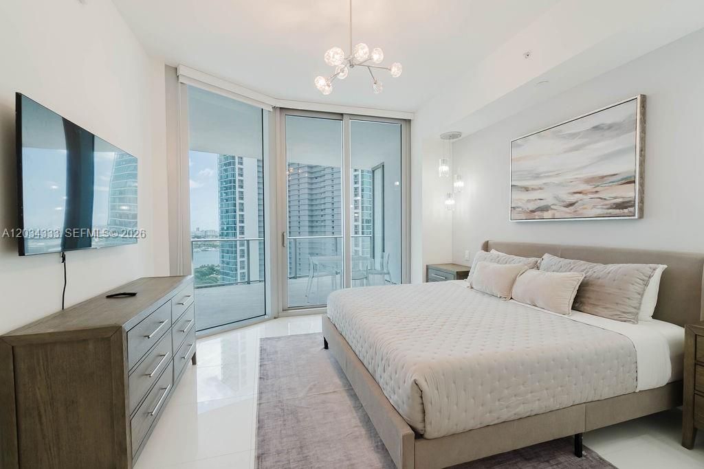 851 NE 1st Ave, Unit 2303, Miami, FL 33132 Photo
