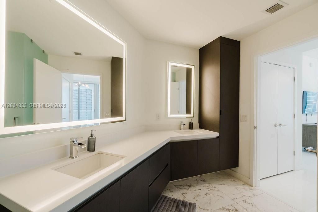 851 NE 1st Ave, Unit 2303, Miami, FL 33132 Photo