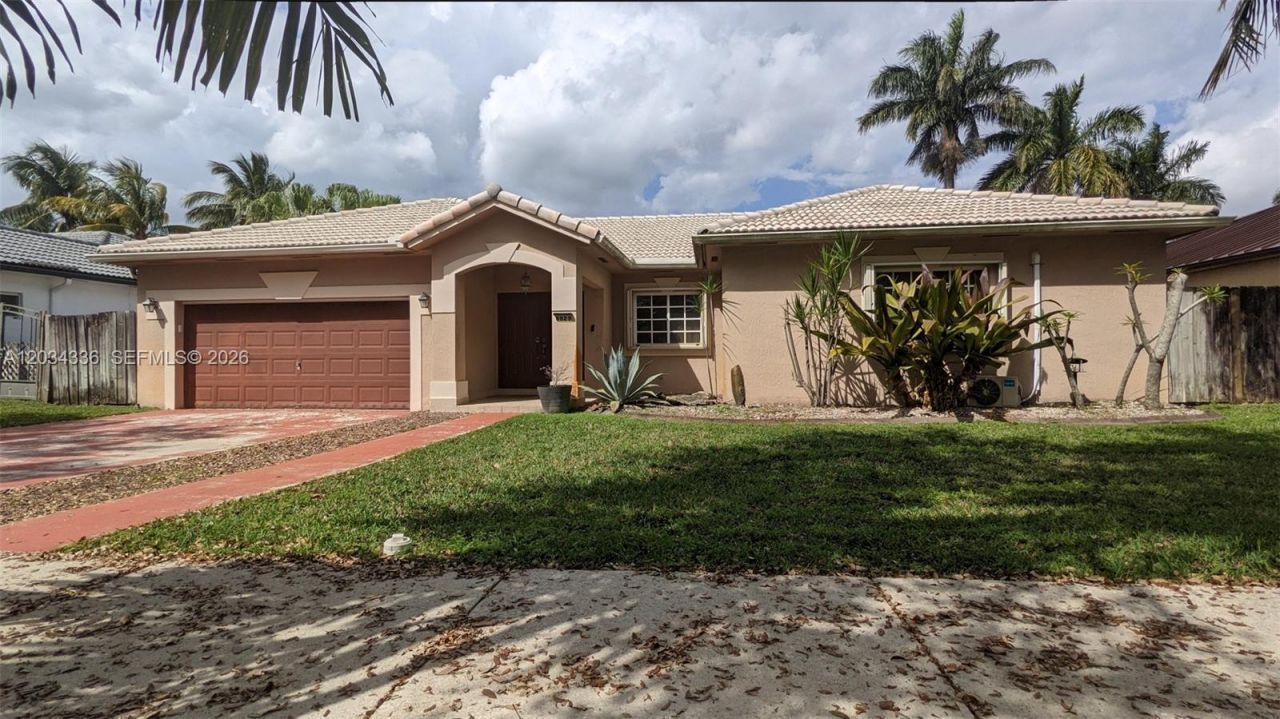 8929 NW 165th Ter , Unit 8929, Miami Lakes, FL 33018 Photo