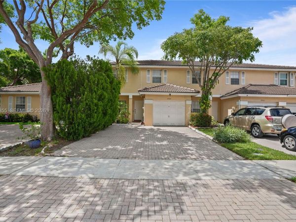 8964 NW 53rd Ct, Sunrise, FL 33351