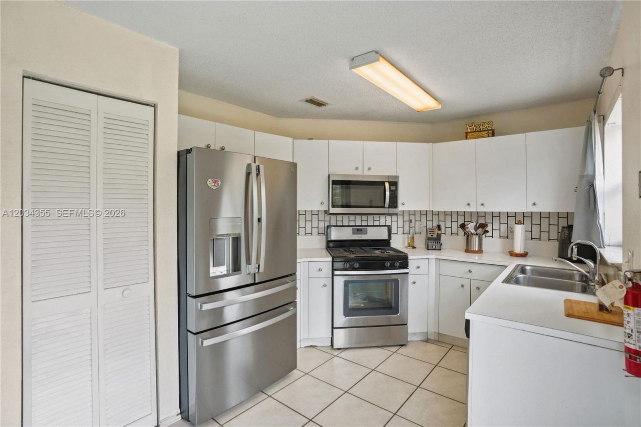 8964 NW 53rd Ct, Sunrise, FL 33351 Photo