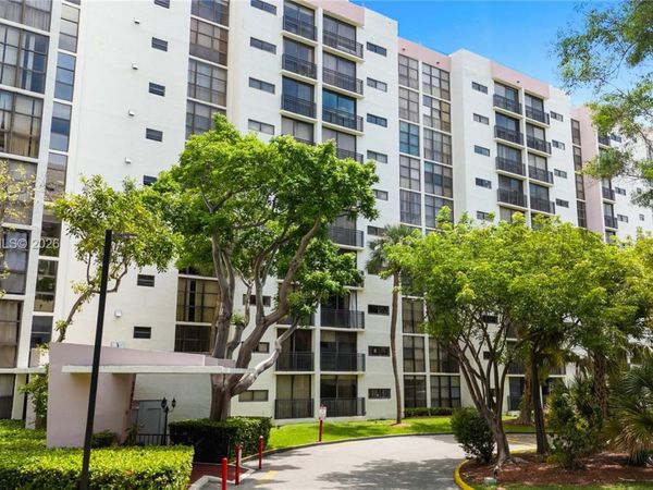17021 N Bay Rd, Unit 429, Sunny Isles Beach, FL 33160