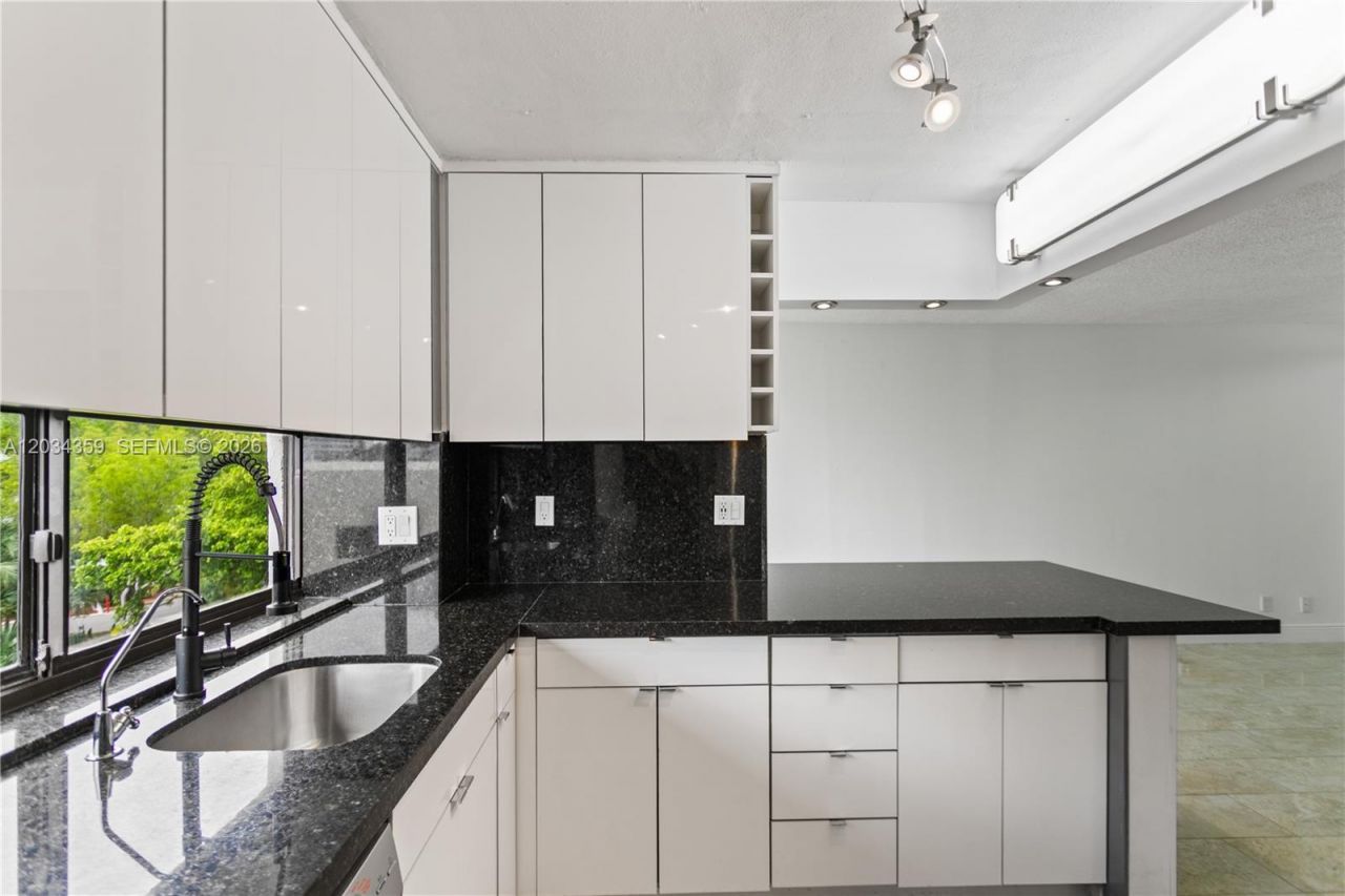 17021 N Bay Rd, Unit 429, Sunny Isles Beach, FL 33160 Photo