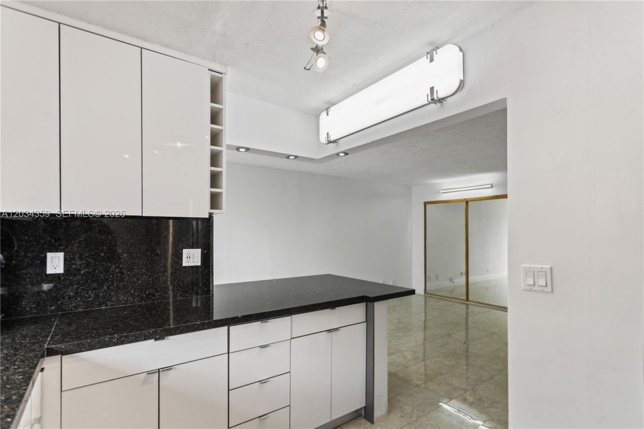 17021 N Bay Rd, Unit 429, Sunny Isles Beach, FL 33160 Photo