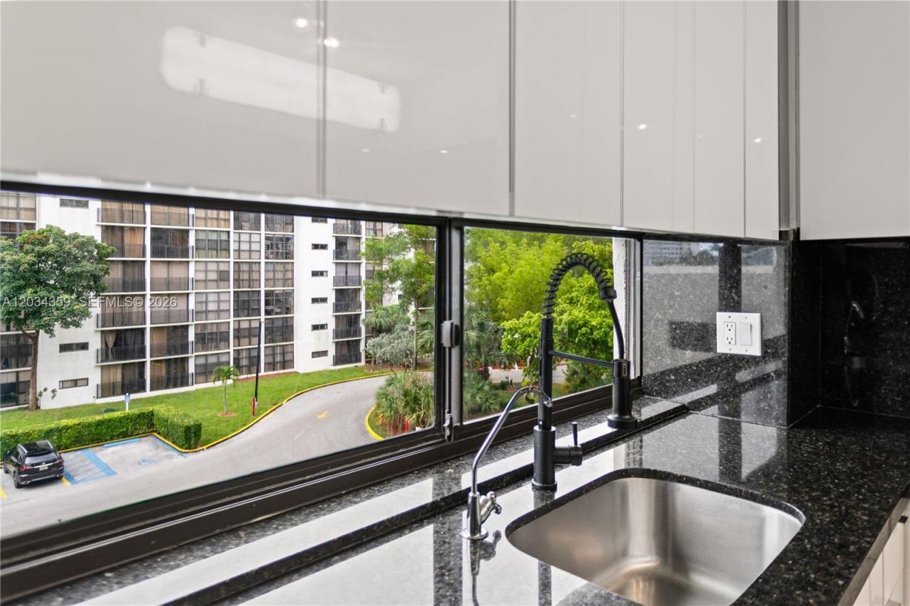 17021 N Bay Rd, Unit 429, Sunny Isles Beach, FL 33160 Photo