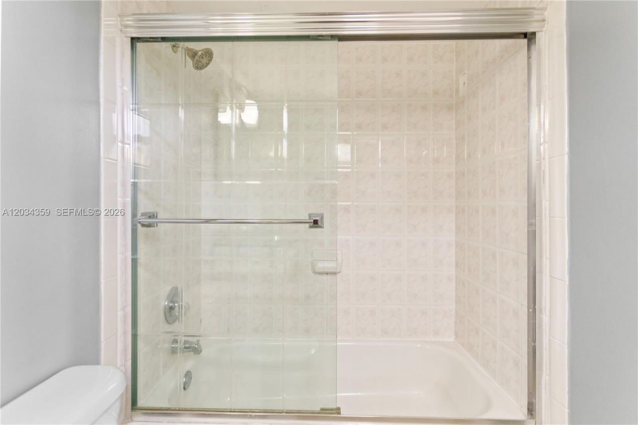 17021 N Bay Rd, Unit 429, Sunny Isles Beach, FL 33160 Photo