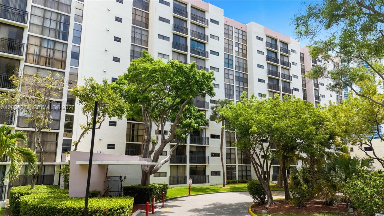 17021 N Bay Rd, Unit 429, Sunny Isles Beach, FL 33160 Photo