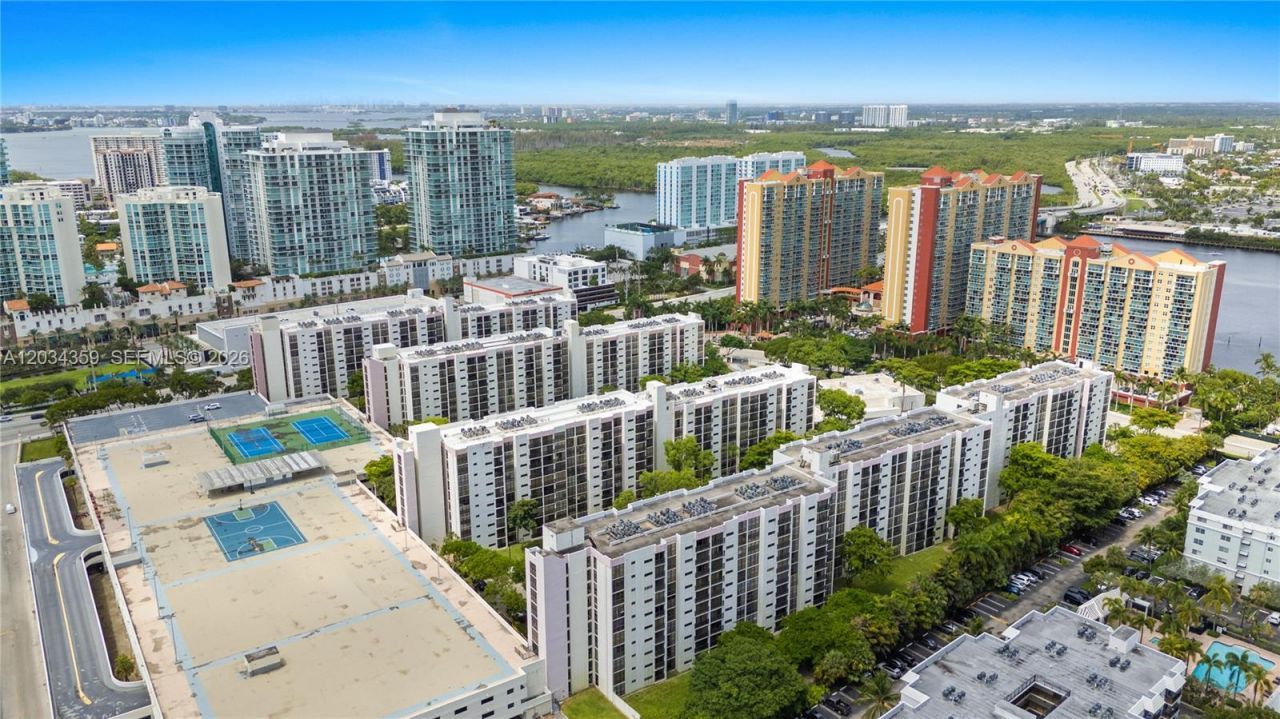 17021 N Bay Rd, Unit 429, Sunny Isles Beach, FL 33160 Photo