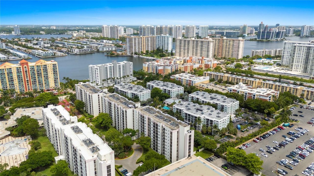 17021 N Bay Rd, Unit 429, Sunny Isles Beach, FL 33160 Photo