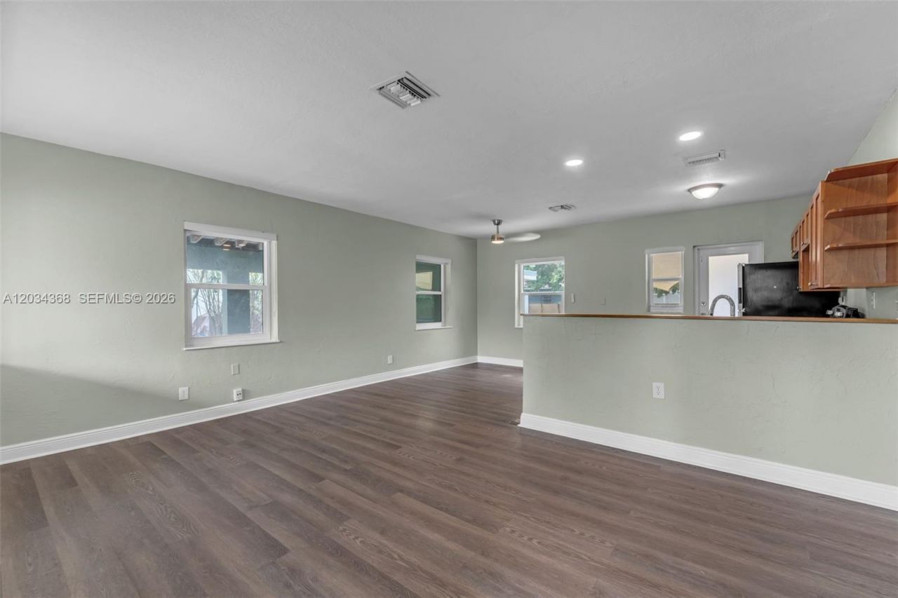 421 NW 105th St, Miami, FL 33150 Photo