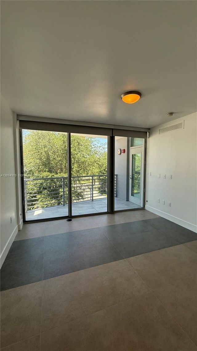2025 Meridian Ave , Unit 4, Miami Beach, FL 33139 Photo