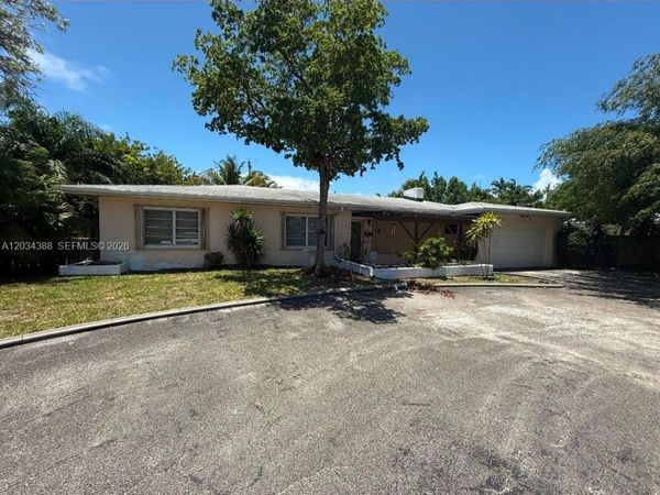 2441 Bayview Dr , Fort Lauderdale, FL 33305