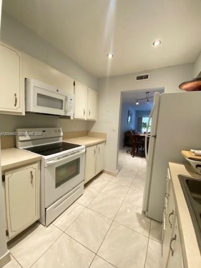 201 178th Dr , Unit 230, Sunny Isles Beach, FL 33160 Photo