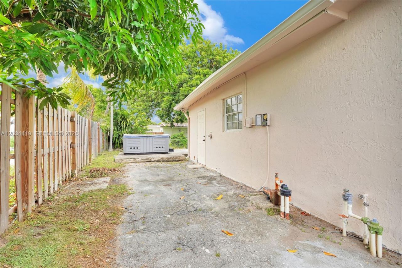 4431 NW 36th Ct, Lauderdale Lakes, FL 33319 Photo