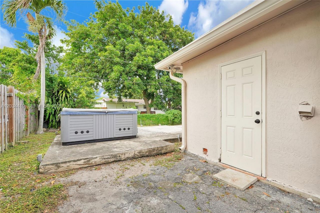 4431 NW 36th Ct, Lauderdale Lakes, FL 33319 Photo