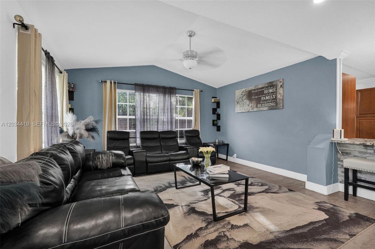 4431 NW 36th Ct, Lauderdale Lakes, FL 33319 Photo