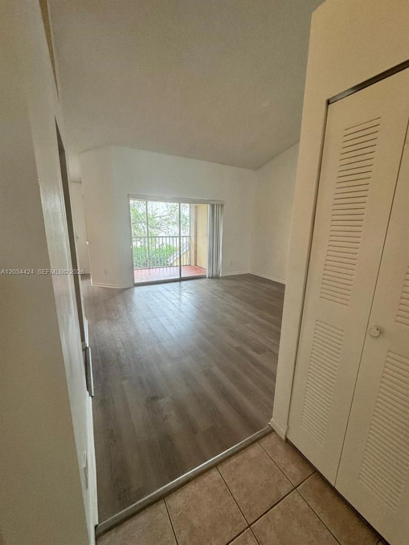 911 Coral Club Dr, Unit 911, Coral Springs, FL 33071 Photo